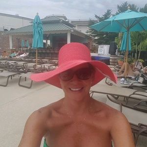 Meet your Posher, Larmie